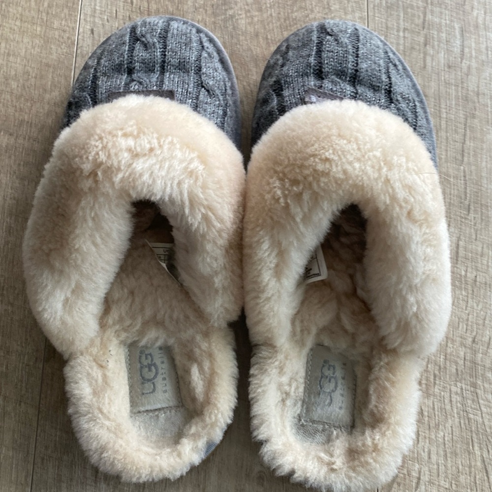 Uggs woman’s grey argyle slippers size 7 worn once